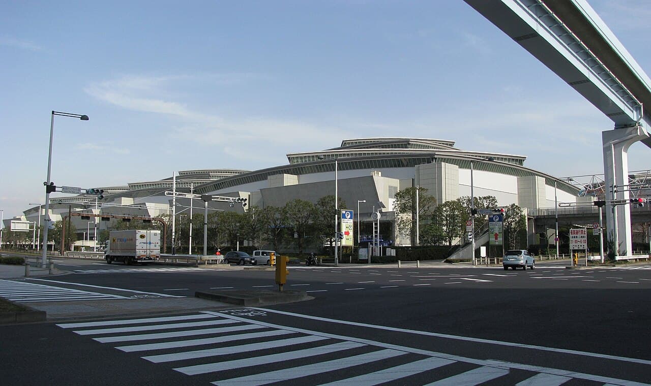 Tokyo Big Sight's exhibition halls, the venue for Reitaisai's Autumn edition (East Hall) as well as Comic Market.